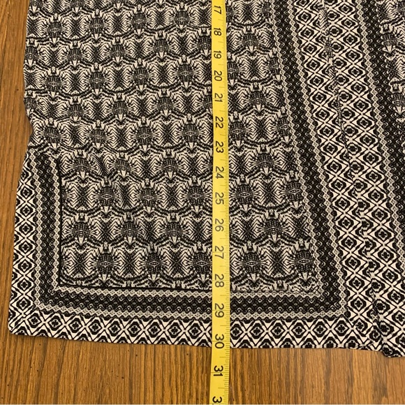 Max Studio Open Front Black and White Monochrome Geometric Kimono - Picture 11 of 13